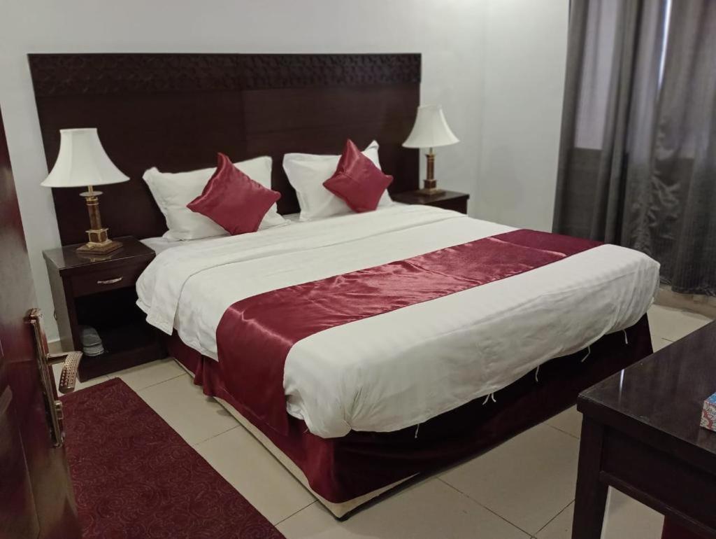 In Taibah Aparthotel Medina Exterior photo