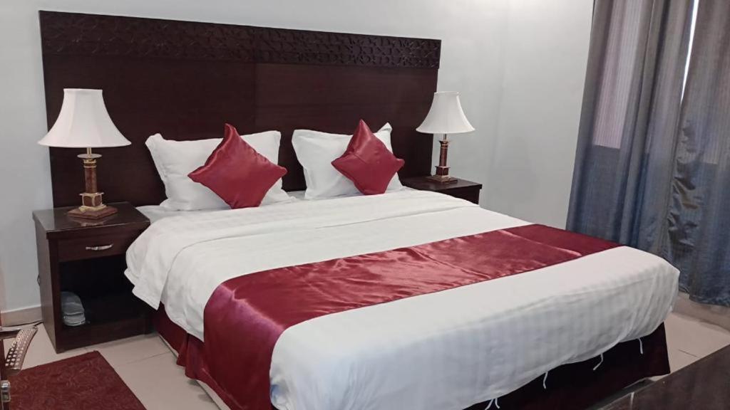 In Taibah Aparthotel Medina Exterior photo