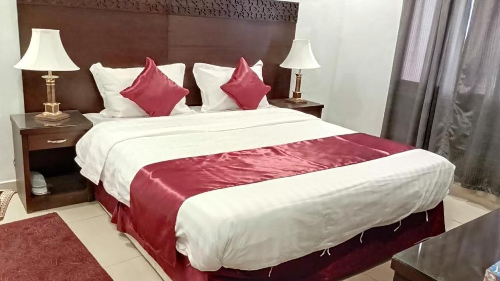 In Taibah Aparthotel Medina Exterior photo